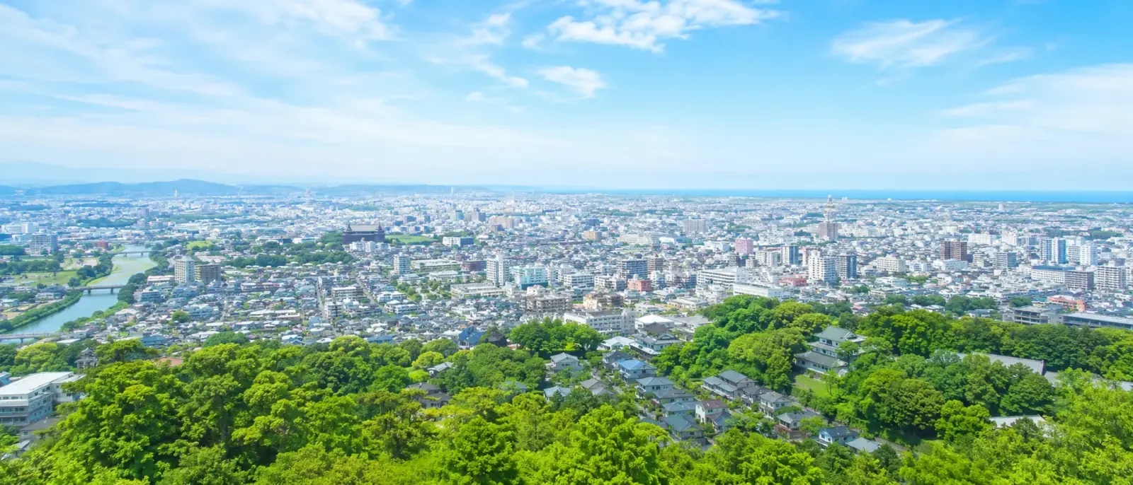 金沢市の街並みを一望する風景